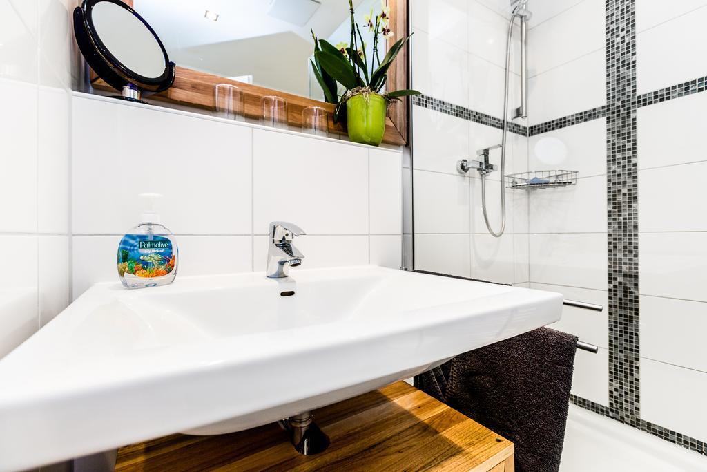 Design Apartment In Koeln Mit Terrasse Номер фото